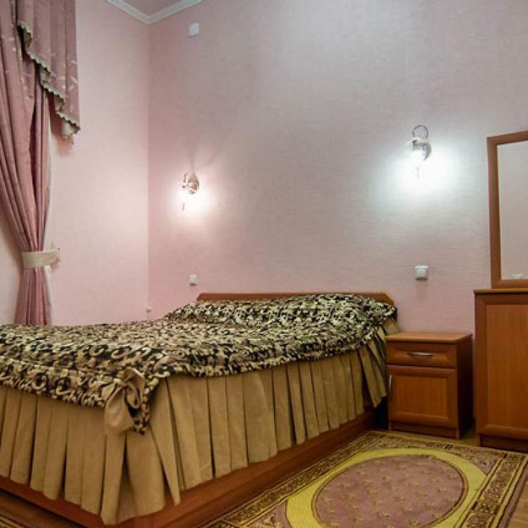 Интерьер спальни в 2 местных 2 комнатных Апартаментах, Корпус 3 санатория Металлург в Ессентуках